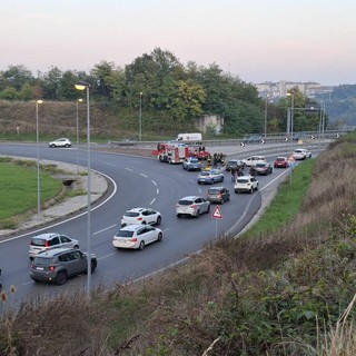 Cuneo, code e rallentamenti per un’auto sbandata all’imbocco dell’Est Ovest
