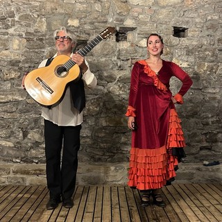 La guitarra flamenca di Roberto Margaritella e la ballerina Anna Sinel evocano i “Colores del Flamenco” ad Alba