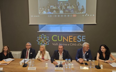 Turismo, la Regione rifinanzia la legge18/99 e stanzia quasi 16 milioni di euro per le strutture ricettive [VIDEO]