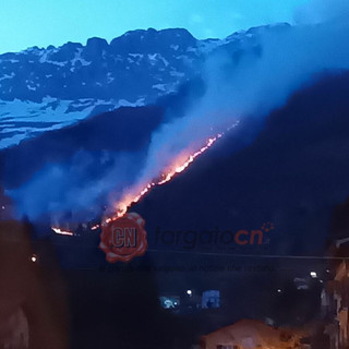 L'incendio in una foto scattata ieri