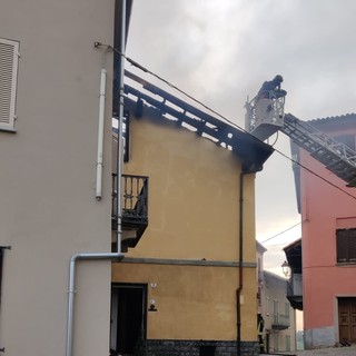 I Vigili del Fuoco al lavoro in via Ferdinando di Savoia