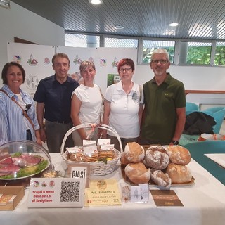Lo stand con i produttori saviglianesi