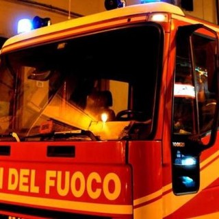 Incendio distrugge auto a Roata Rossi nella notte