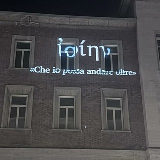 La scritta apparsa sulla facciata del liceo Classico di Cuneo