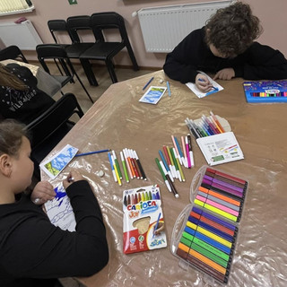 Dai banchi di Mondovì a Kharkiv: la solidarietà del progetto "Una scuola per la pace" diventa realtà