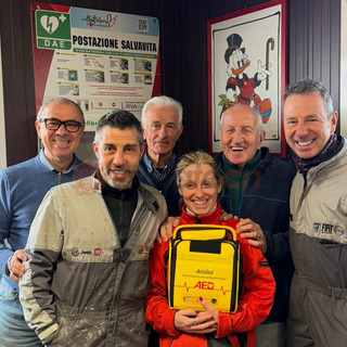 Boves, acquistano un defibrillatore dopo la morte dell'amico che non hanno potuto salvare