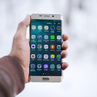 Dal ritrovamento di uno smartphone in uso al collaboratore il processo in corso davanti al Tribunale di Cuneo
