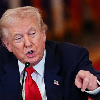 Trump “Se l’Iran non fa un accordo passerà momenti molto brutti”